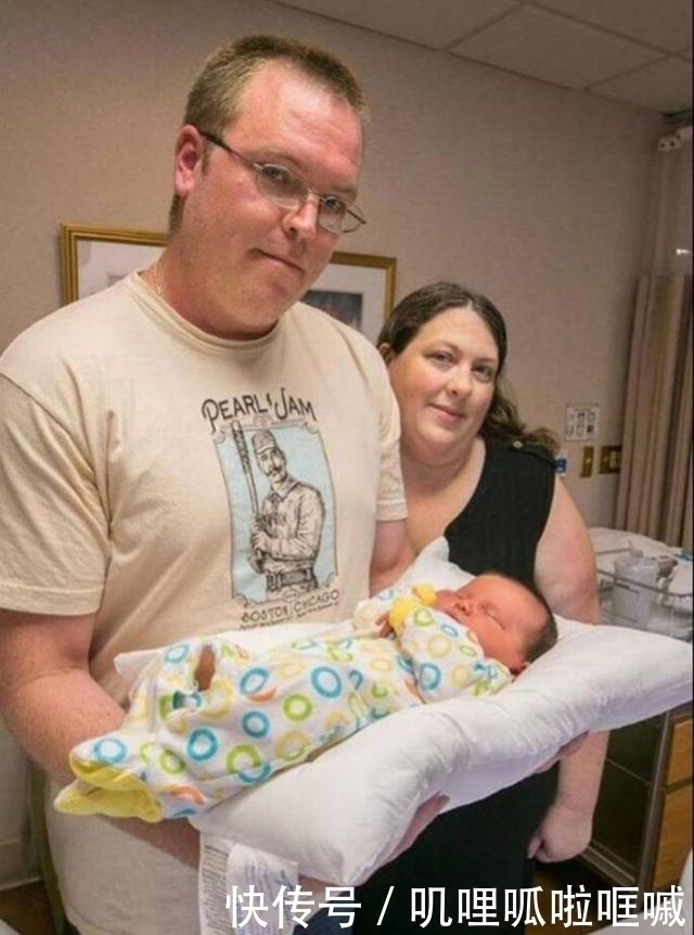 生下|美国女子生下重达13斤的“巨婴”,个头如同半岁的婴儿