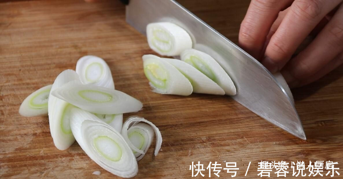 用烤箱做的纸包葱油鸡,比红烧鸡还香,做法太简单了