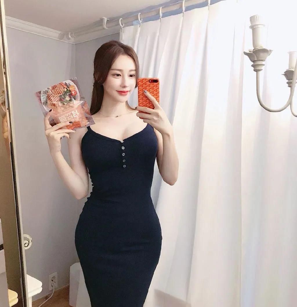 瑜伽|瑜伽美女，身姿丰润皮肤白嫩，好气质后天养成