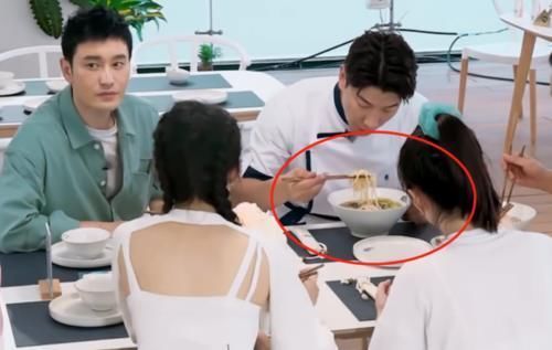 《中餐厅》张亮做排骨面无滤镜下原图不慎流出,网友白给都不吃