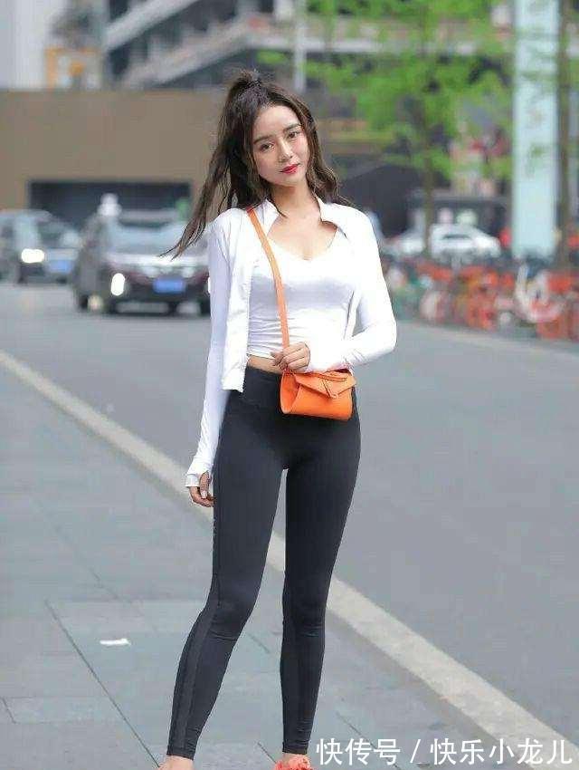 高筒 打底裤的裙摆摇曳,修身显身材,利落优雅