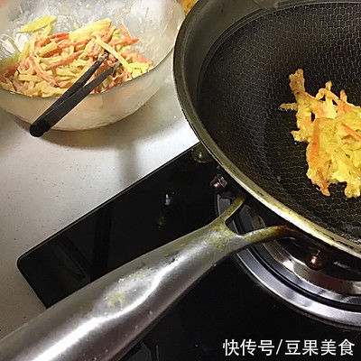 胡萝卜丝|网红好吃的土豆饼，简单快手超美味