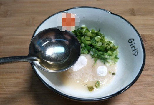 花卷不要再蒸着吃了,试试着样做,3分钟就出锅,宣软又酥脆!