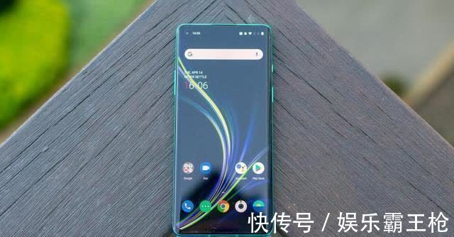 像素|曲面屏旗舰仅售2699元，12GB+256GB+双扬声器，还买什么荣耀50？