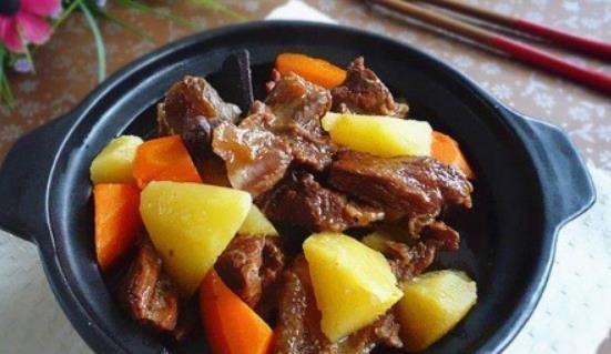 炖牛肉时,3个步骤别做错,有人常常做不对,难怪牛肉不软不香