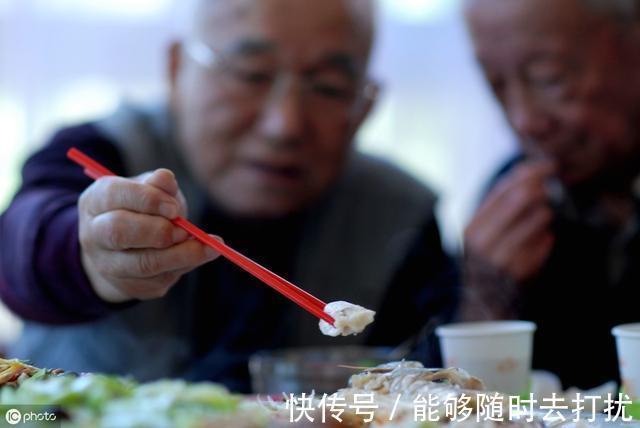 不饱和脂肪酸|不想得老年痴呆,请改掉4个饮食习惯,补充3种营养,保护大脑健康