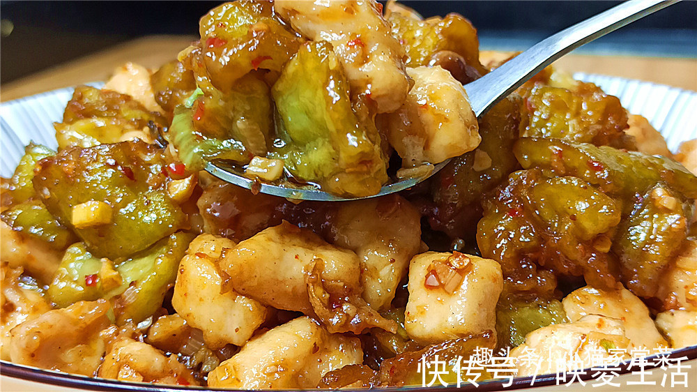 味美|教你用茄子和鸡肉一起这么做来吃,方法简单,营养味美,开胃下饭