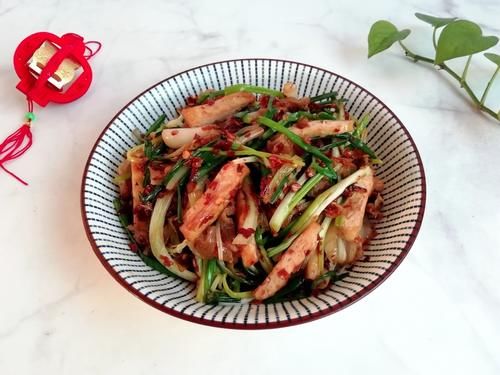 它被称为“菜中灵芝”，正大量上市，香嫩可口还开胃，才2元一斤