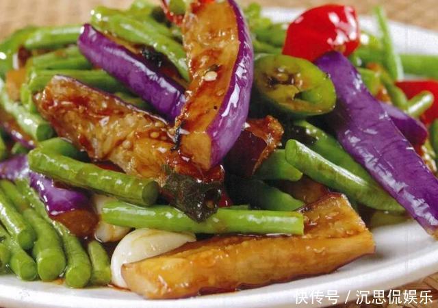 发黑|炒茄子,切记不能先放油!大厨教你正确做法,保证不吸油、不发黑