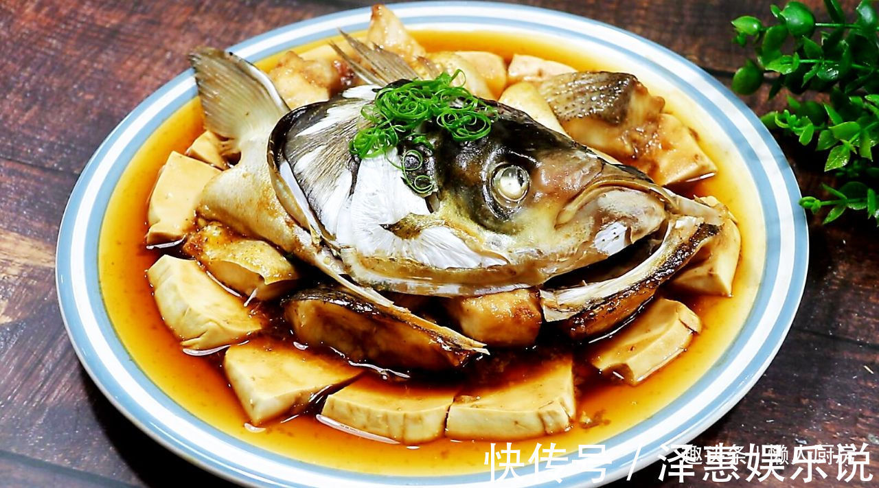 这是豆腐鱼头的快手做法,豆腐不油煎,鱼头不红烧,蒸一下就好了