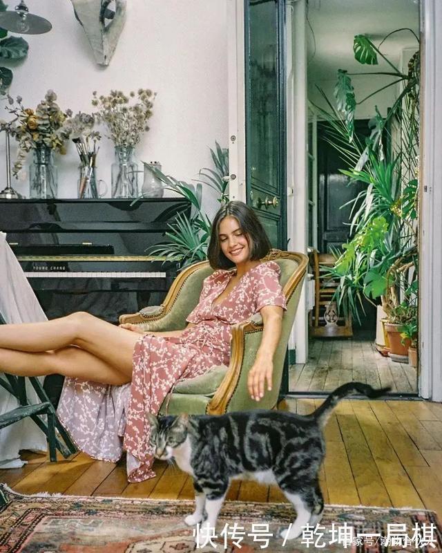 收下这份巨显脸小的「夏日法式发型」指南,时髦又好打理~