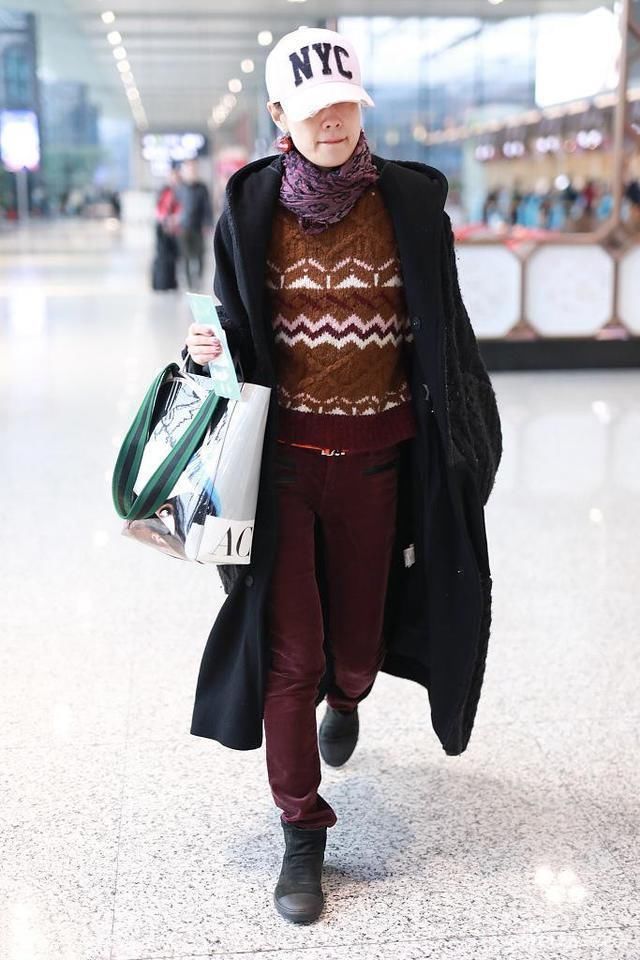 紧身裤|马伊琍真是一股清流,大衣都起球成这样了还穿,配新发型还挺时髦