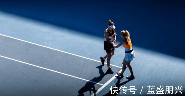 颁奖仪式|澳网女双决赛克赖奇科娃西尼亚科娃夺冠!