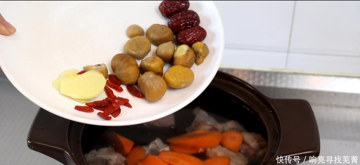 板栗排骨汤|腰膝酸软,四肢无力,学会1款汤,强肾固肾,身体健康强壮!