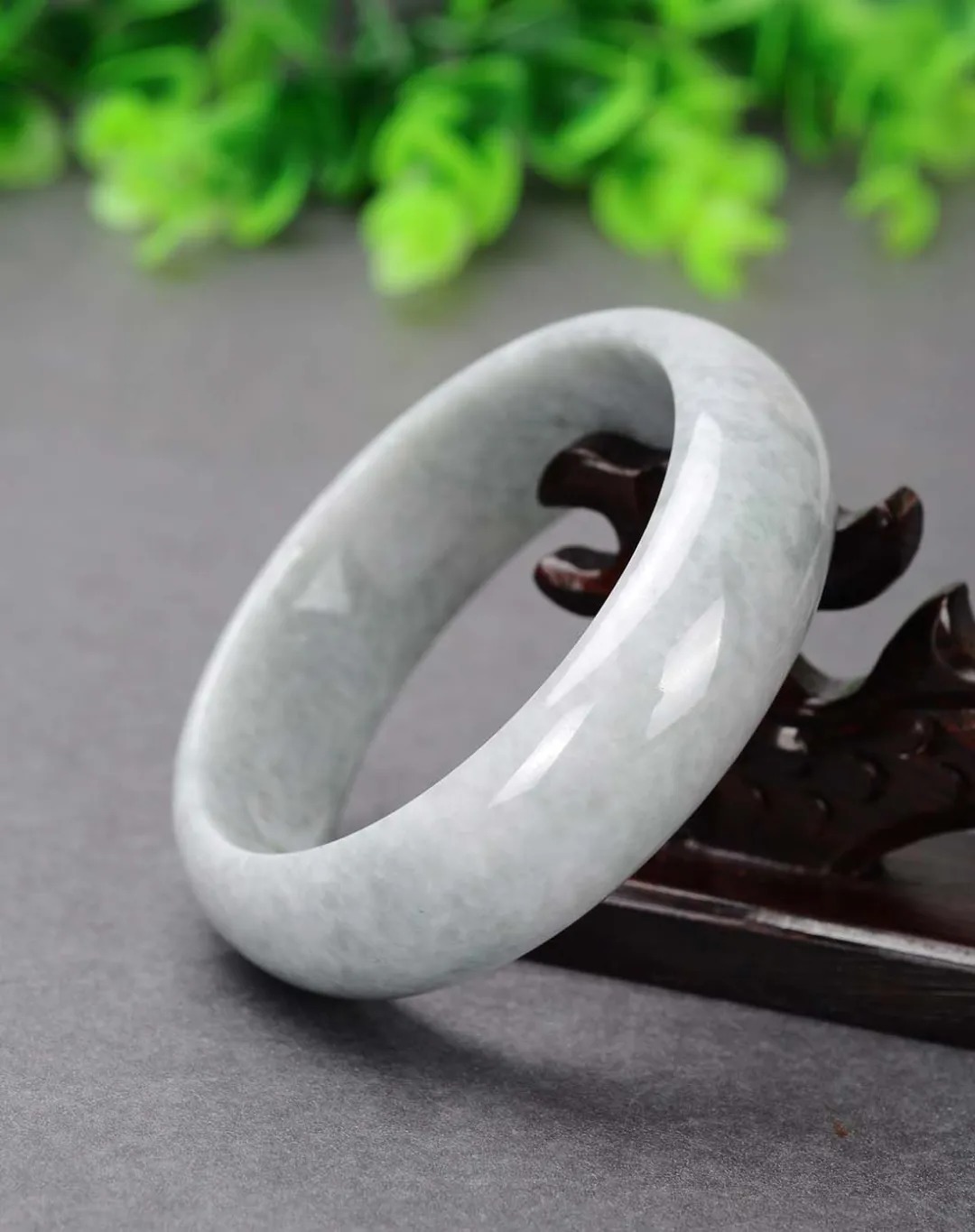 翡翠原石打灯的技巧,为什么要打灯?