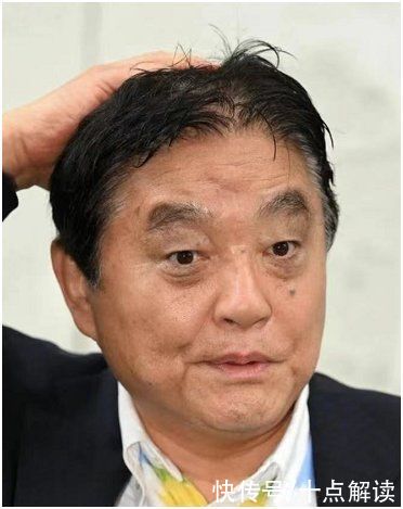 金牌|日本市长突然把女运动员的金牌咬了一口，日本网友气愤直呼:恶心