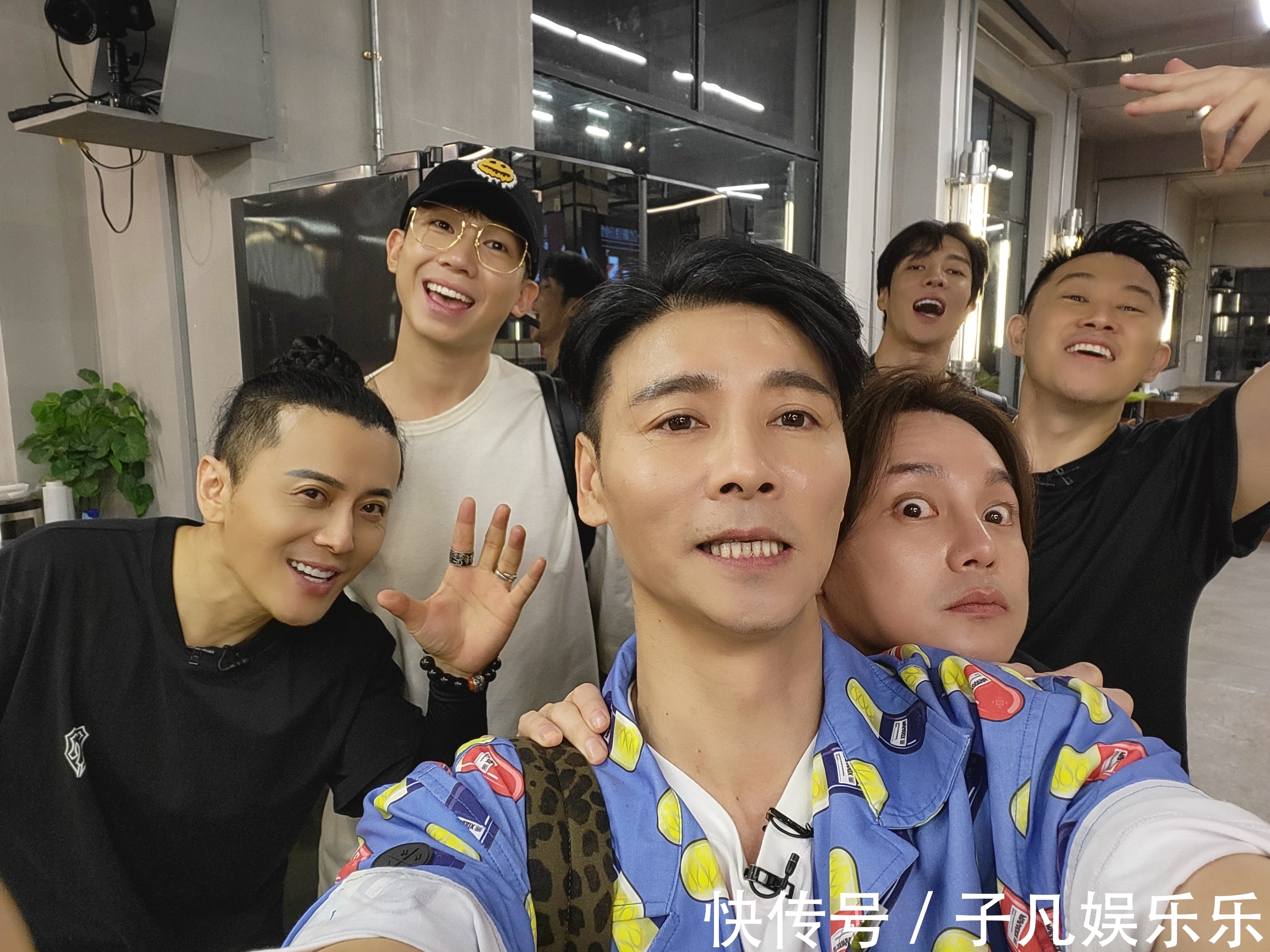 網(wǎng)友艷福不淺，《披荊斬棘的哥哥》哥哥們手機(jī)相冊(cè)私照曝光