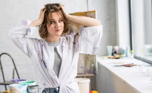 营养物质|头皮上抠出“白泥”，不仅仅是没洗头那么简单，这些原因也别忽视