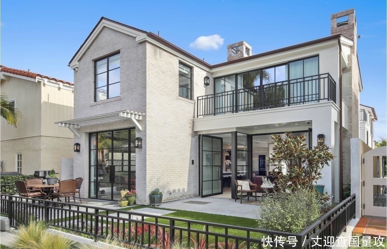 栅栏|以后真想住这种别墅,房子和庭院休闲又漂亮,一回到家都不想出门