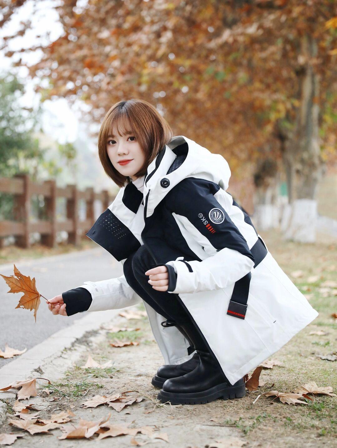 真正优雅的女人,冬季都穿“羽绒服”,这些造型适合普通人借鉴