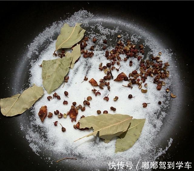 简易盐水鸭,用电饭煲煮的,不用看火,真方便