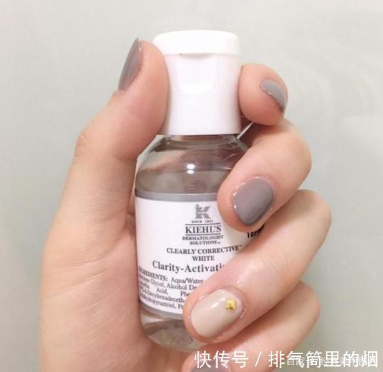 高级感十足的烟灰色和奶灰色美甲图片,时尚显白,拒绝平庸