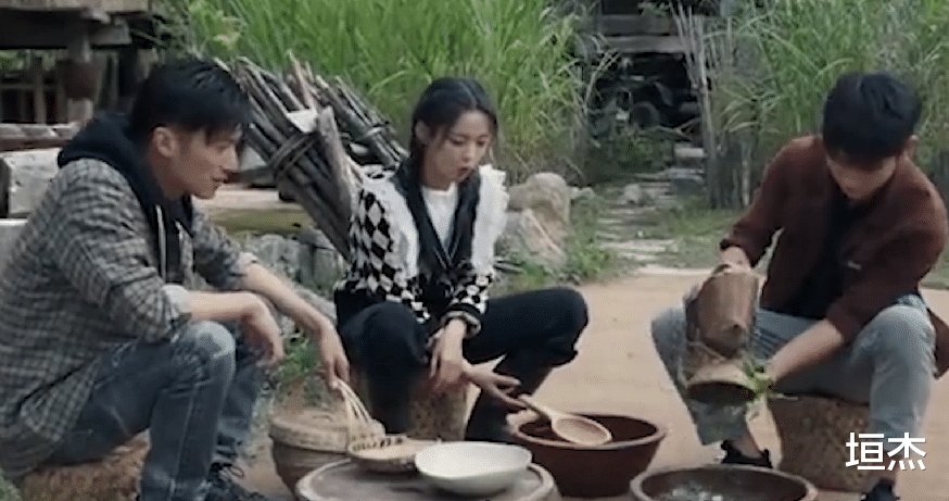 念鄉(xiāng)人周周，被稱男版李子柒，粉絲千萬不帶貨不直播，收入從哪來