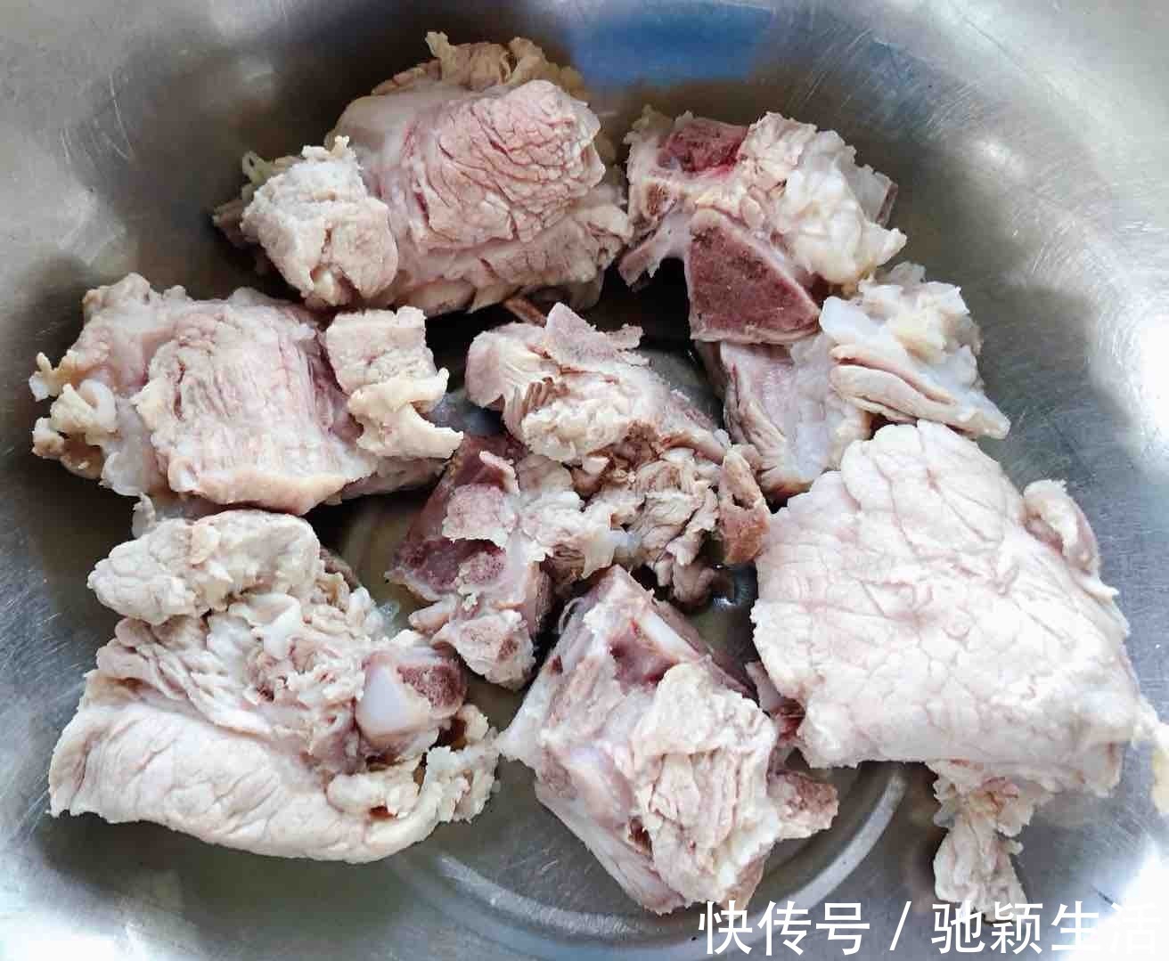 浮沫|炖排骨，直接焯水就错了！大厨再加一步，肉质软烂无腥味，真香