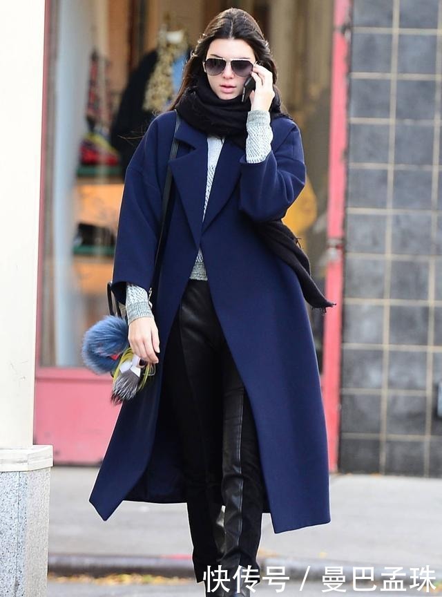 女人|50+的女人冬天怎么穿才时尚?大衣+高领衫,谁见都夸洋气