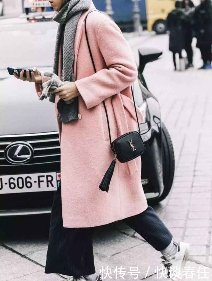 大衣+围巾=冬日最强搭配!温暖时髦、超显脸小,不穿你就真输了