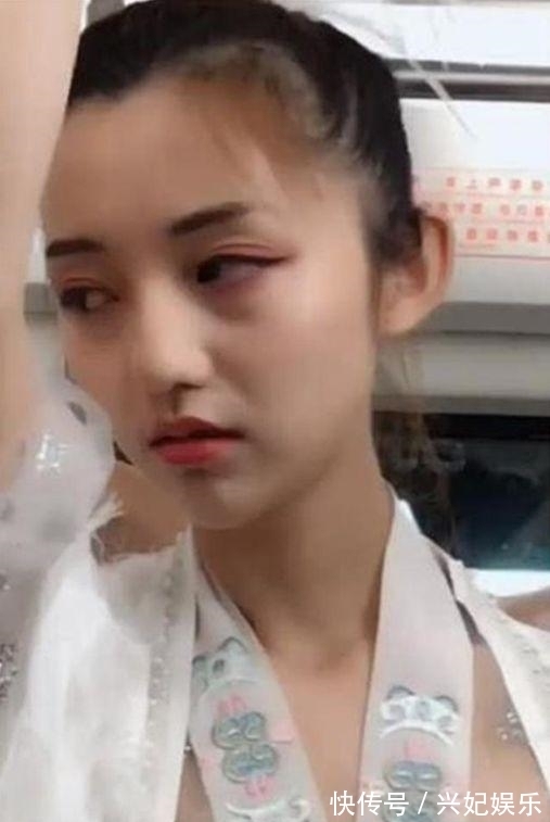 美女|地铁上有位汉服美女，男孩想拍下来，没想到咔嚓一声吓坏小姐姐