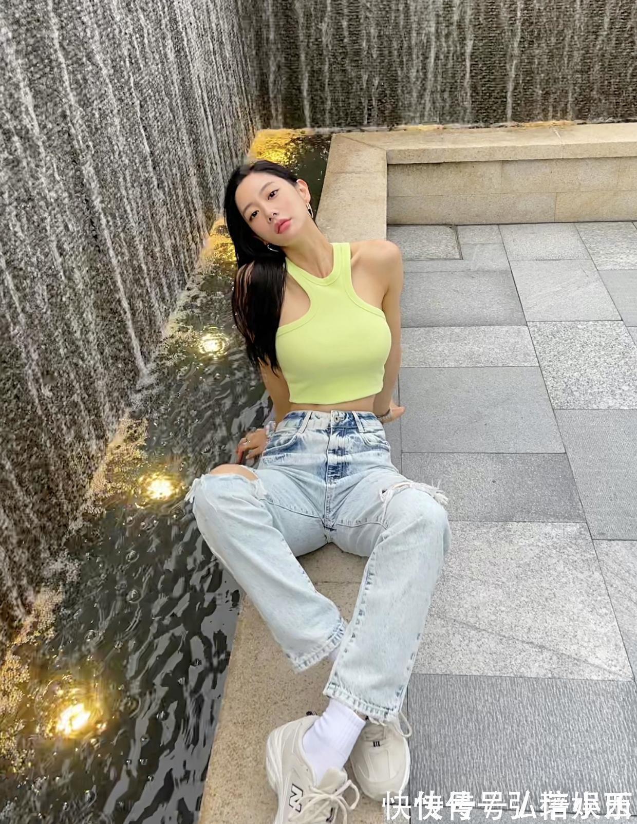 亚洲 克拉拉真是“亚洲第一美女”,连土味白色紧身裙,都穿出了高级感