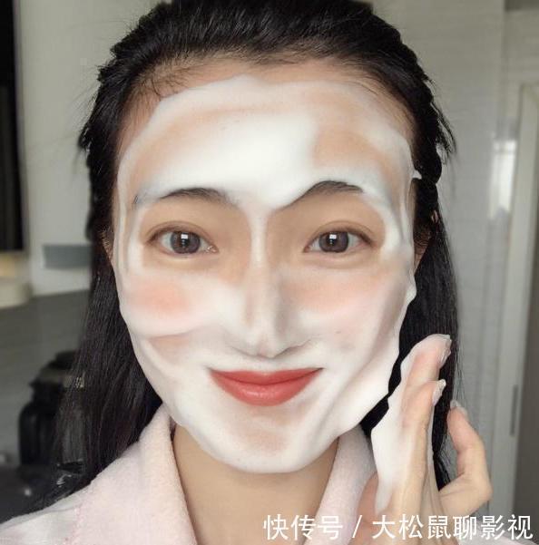 皮肤|毛孔粗大出油快,多半是护肤不对!做好这3点,轻松养出干净脸