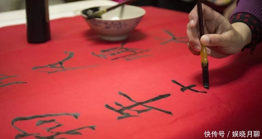 火葬场有一上联:“早来晚来早晚得来”,读完下联,让人很不舒服