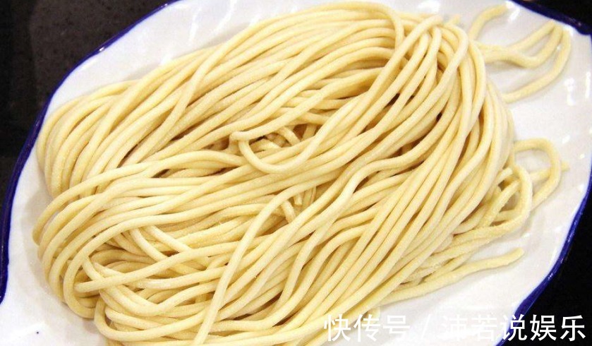青菜|炒面的正确做法,不粘锅,根根分明,炒一大锅,大人小孩都爱吃