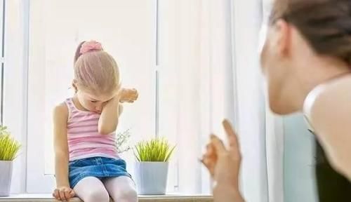孩子3种行为貌似普通,实则没教养,别人不说家长也要心里有数