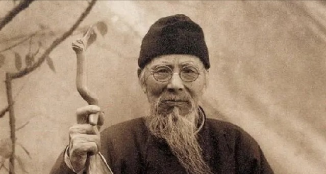 齐白石大师&齐白石盯着新凤霞目不转睛,旁人提醒,齐白石怒怼:我偏要看