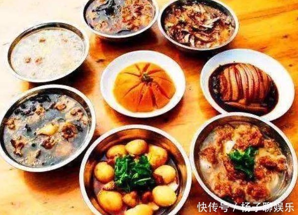 “八大碗”又称“老八碗”,食后唇齿留香,回味无穷,赞不绝口