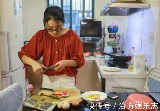 产妇餐|24岁孕妈“产妇餐”走红,没人伺候只能自己做,网友没必要同情