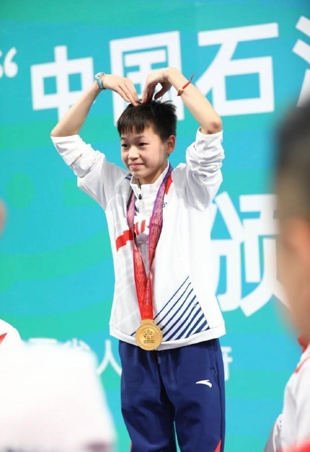 张家齐|8位教练保驾护航!全红婵享受国宝待遇,教练围住红姐谁也别想拍