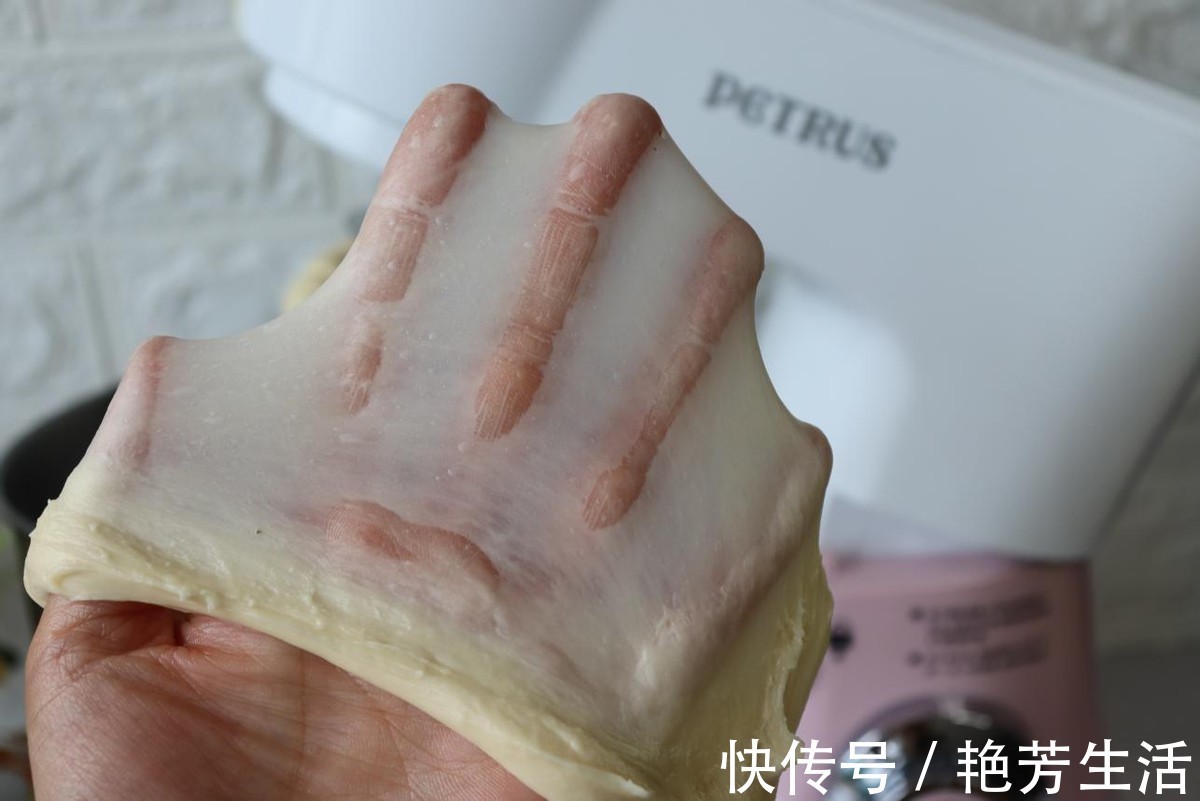 面包|轻松上手的玉米肉松小面包，配料丰富，美味健康