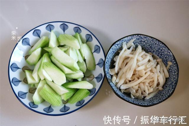 白玉菇|夏季喝汤，这3种食材是绝配，清热解暑营养丰富，我家常做
