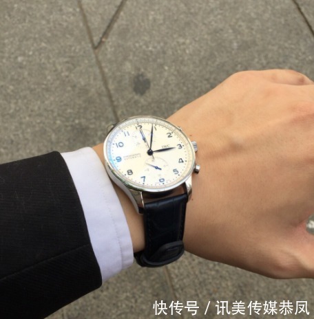 报道|职场男人应该送自己的礼物,万国葡计腕表来报道