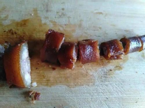 猪尾巴汤|猪的这个部位,比排骨营养多5倍,价格是排骨的一半,不买亏大了