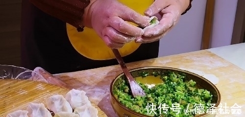 用萝卜包饺子,究竟用不用焯水?之前没注意,难怪饺子不鲜美