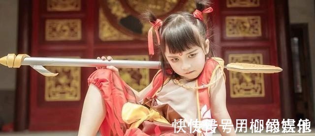 cospl小学生、初中生、大学生和成人分别cos哪吒,哪个版本更传神