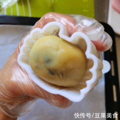 中筋面粉|厨娘教你一招巧做广式五仁月饼～螃蟹造型
