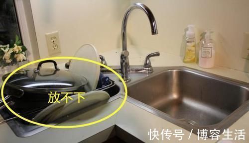 双槽|同样都是小厨房，他家把水槽挪到橱柜拐角处，见缝插针放下3个槽