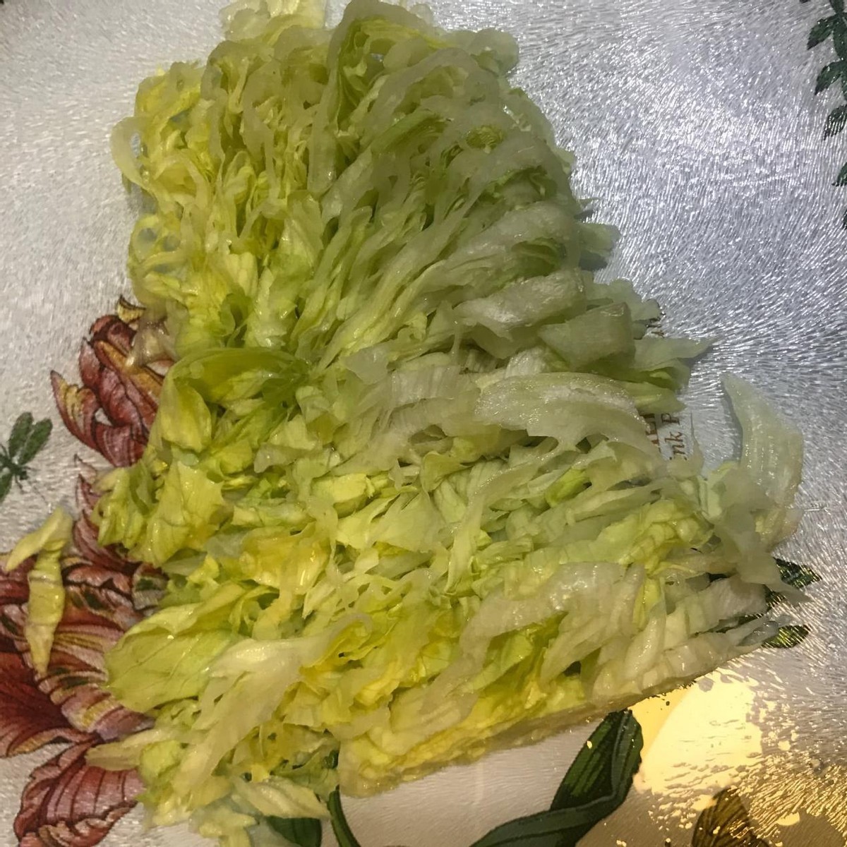 这是一道泰式菜,鸡肉搭配蔬菜,风味独特