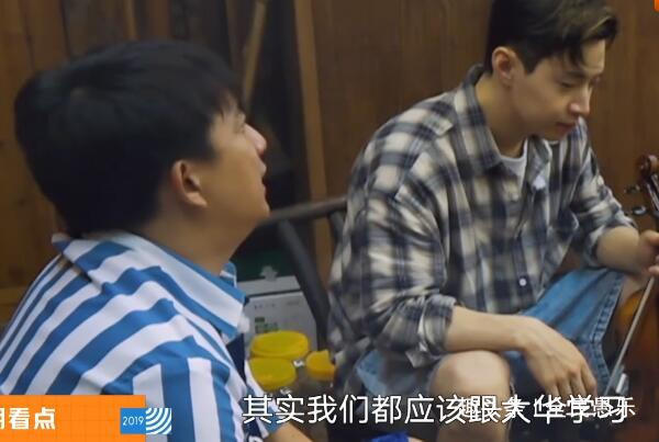 刘宪华回归给大家带礼物，透露离开蘑菇屋的原因，黄磊忍不住夸他